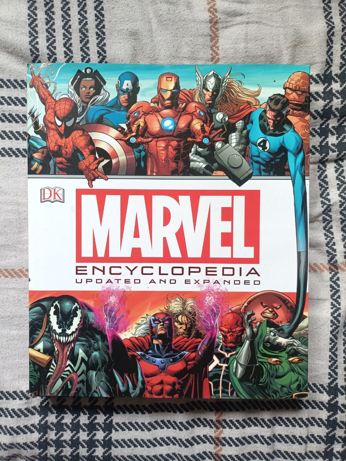 Marvel Encyclopedia - Updated and Expanded, Boeken, DK, Ophalen of Verzenden, Zo goed als nieuw, Los deel