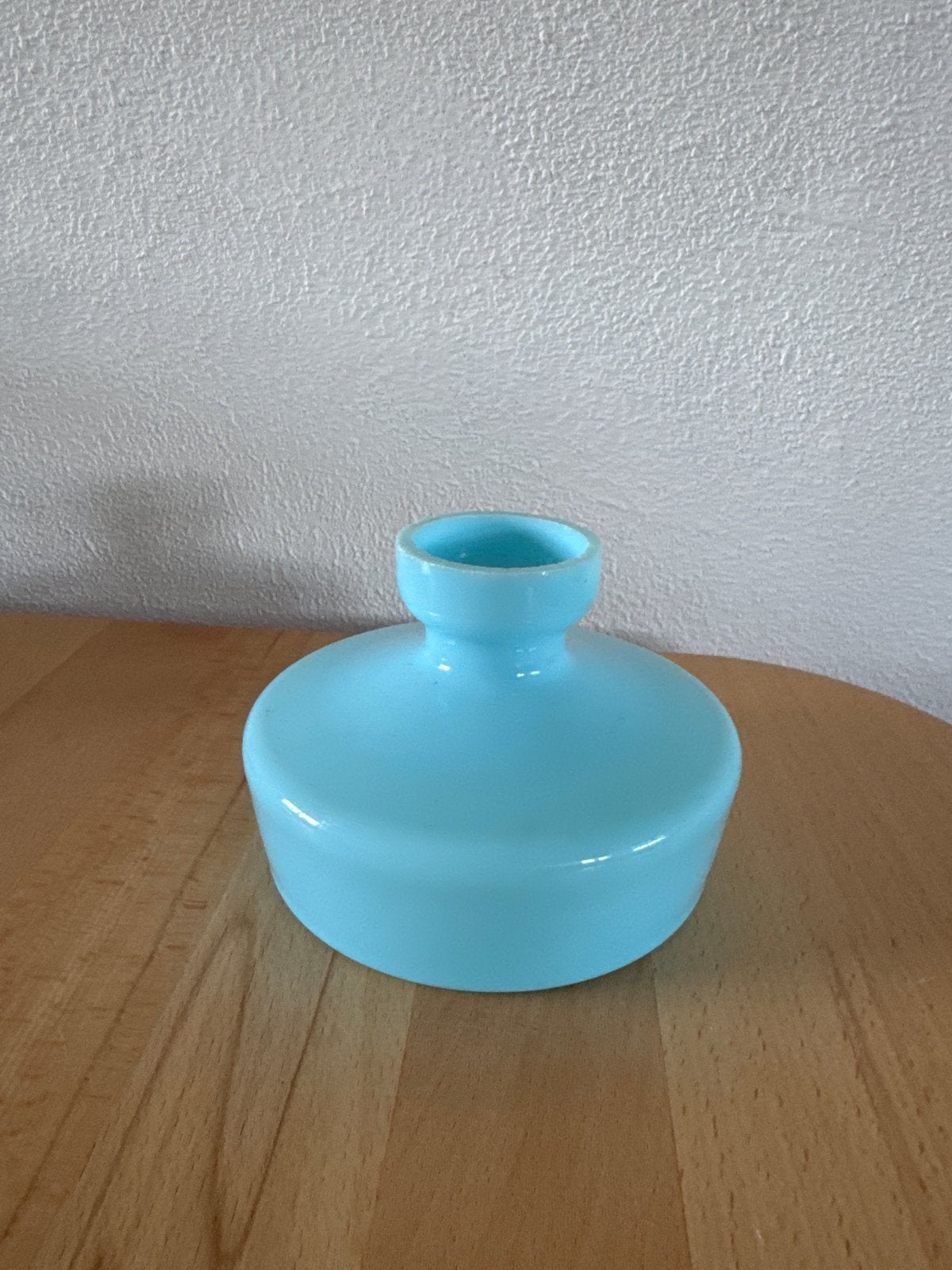 Vintage lichtblauwe vaas van opaline glas, Antiek en Kunst, Antiek | Vazen, Ophalen of Verzenden