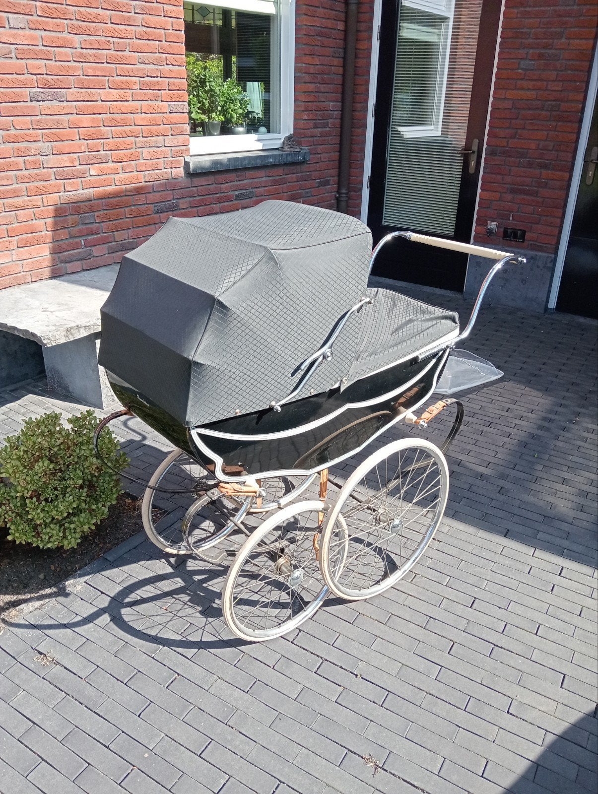 Vintage Koelstra Kinderwagen - Klassiek Zwart met Grote Wiel, Ophalen