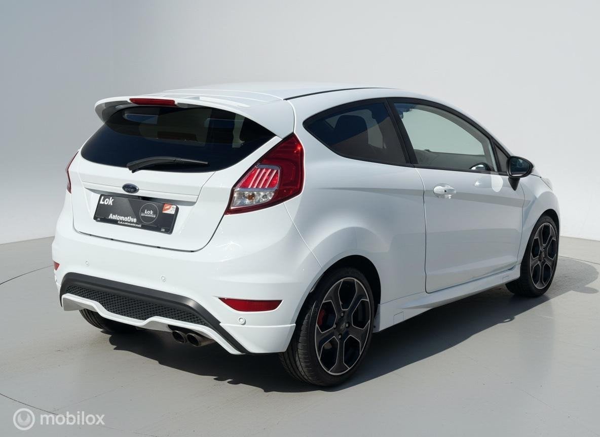 Ford Fiesta 1.6 ST200 LED|CAMERA|AIRCO|NAVI|LEDER|200PK, 1596 cc, 1063 kg, Gebruikt, Zwart