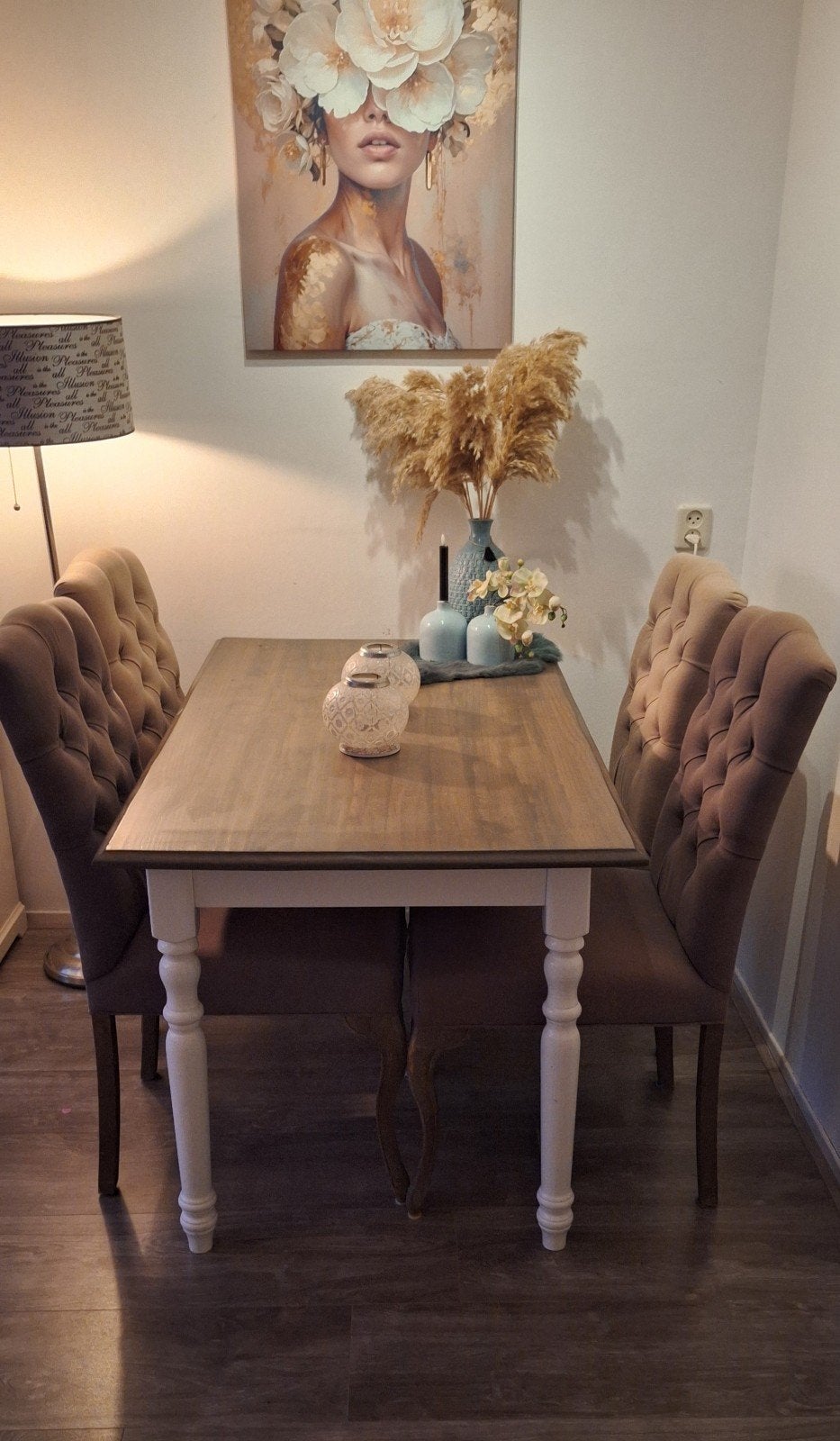 Landelijke Eettafel 140x80 met 4 luxe gecapitonneerde stoele