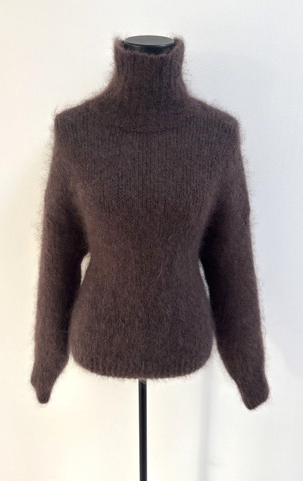 NIEUW! Noeline gebreide dames trui bruin hoge hals one size, Noeline, Verzenden, Nieuw, Bruin