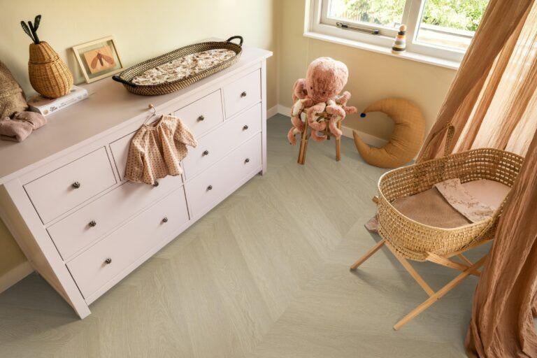 YUP Fulham chevron dryback natural oak l €19,90, PVC DRYBACK HONGAARSE PUNT, Crème, 75 m² of meer, Nieuw