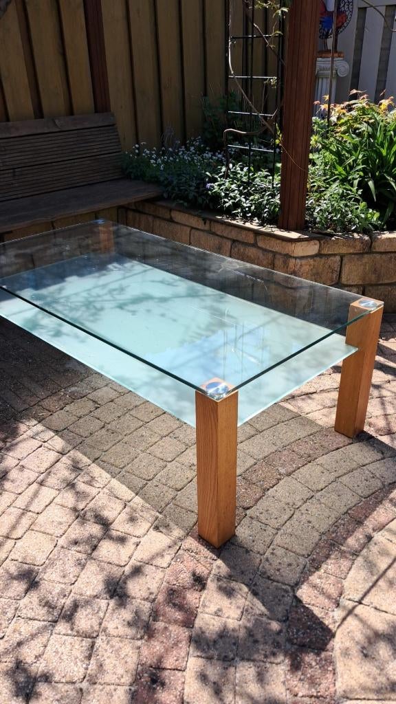 Glazen Salontafel met Massief Eiken Poten, Ophalen, Glas, Gebruikt, 100 tot 150 cm