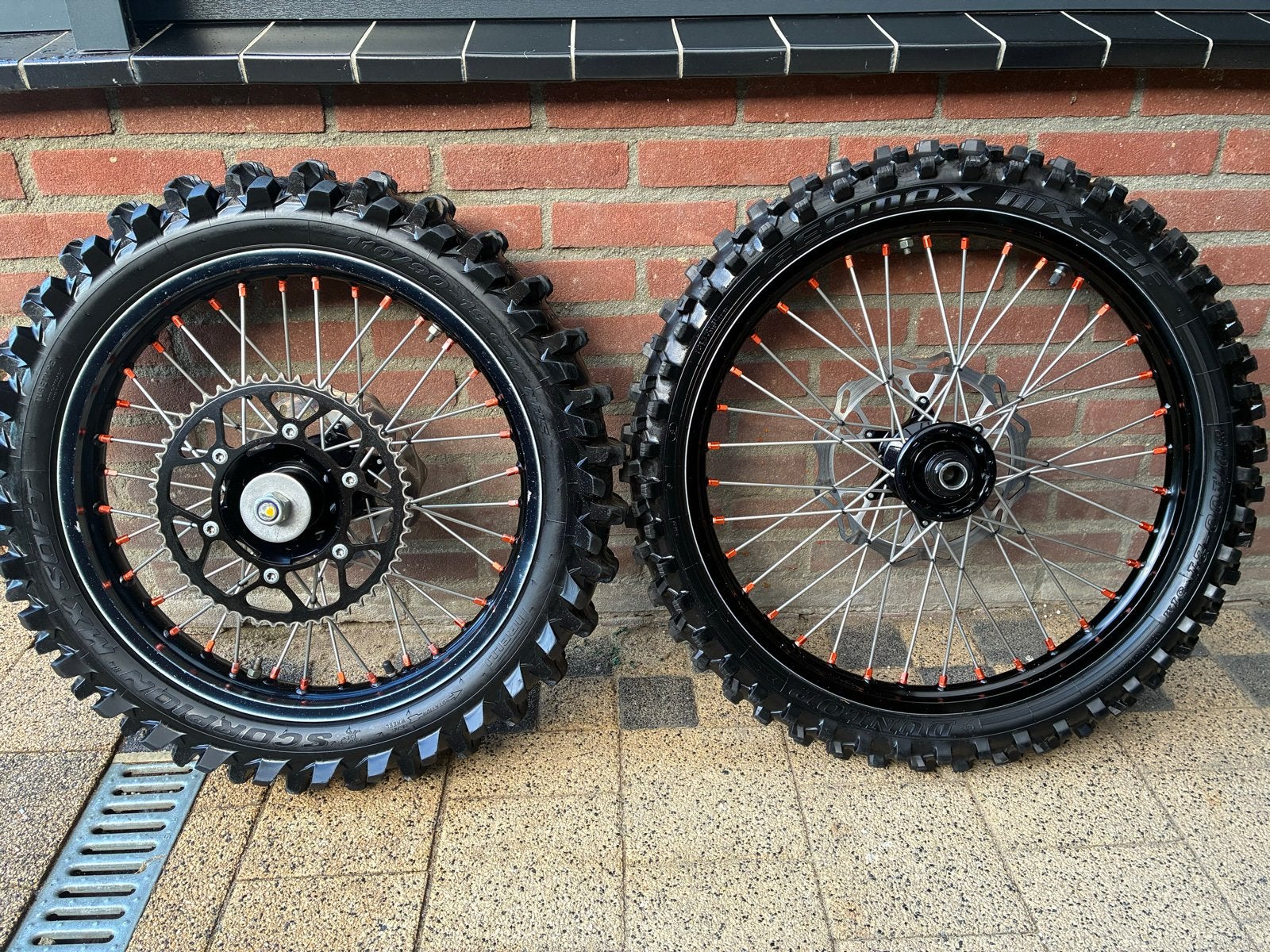 Crossmotor wielen set - Zwart met oranje spaken, Motoren, Ophalen, Gebruikt
