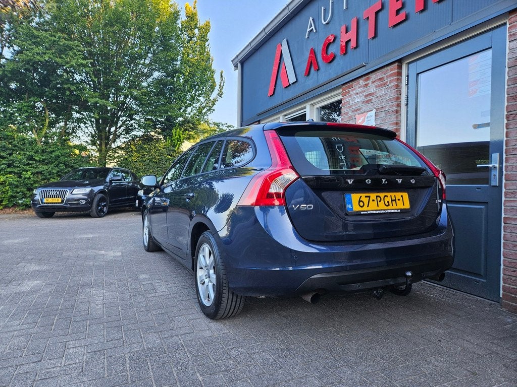 Volvo V60 2.0T Kinetic Automaat! Trekhaak! Leer! Nette Auto!, 4 cilinders, Blauw, 203 pk, Onderhoudsboekje