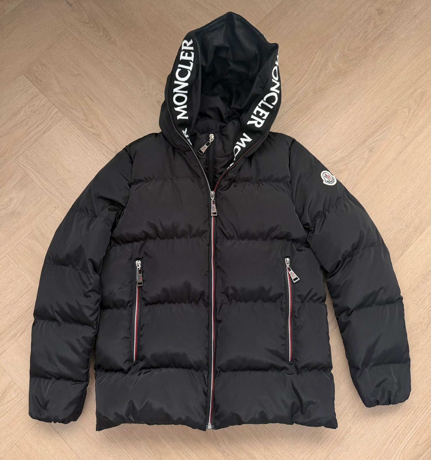 Moncler jas 13-14 jaar (maat 152 / 158), Ophalen, Zo goed als nieuw, Jongen of Meisje, Jas