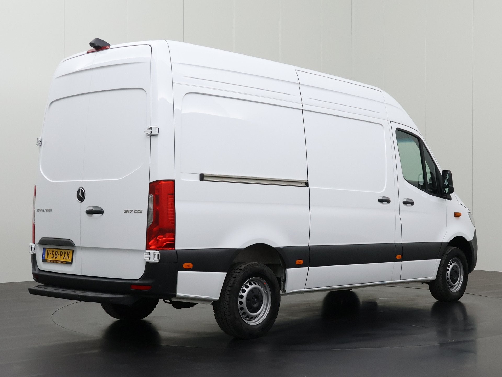 Mercedes-Benz Sprinter 317CDi Automaat L2H2 | Led | 10" Mbux, Automaat, Achterwielaandrijving, Gebruikt, Euro 6
