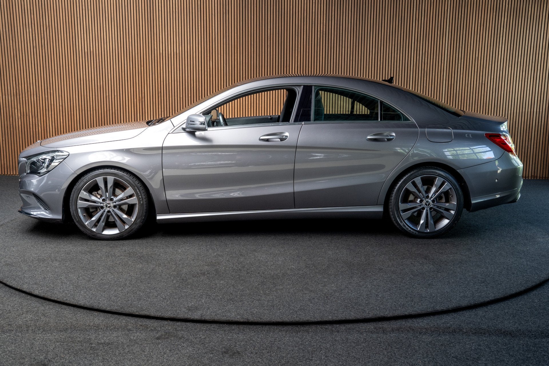 Mercedes-Benz CLA-Klasse 180 d AMG line Navi Leer Camera PTS, Achterwielaandrijving, Gebruikt, 4 cilinders, 26 km/l