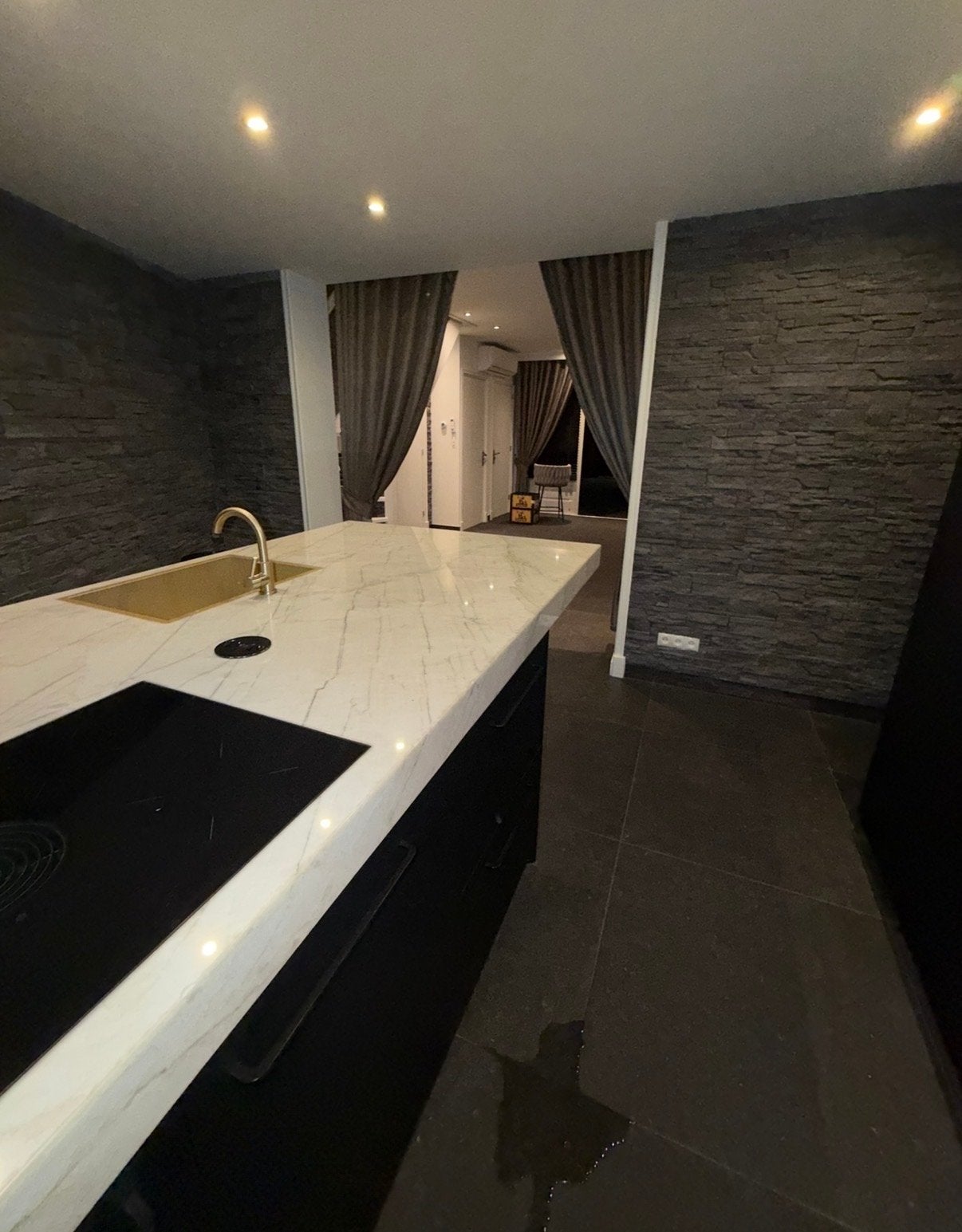 Bora inductie zwarte keuken met kookeiland 3 jaar oud, Huis en Inrichting, Ophalen, Overige materialen, Zwart, Overige typen