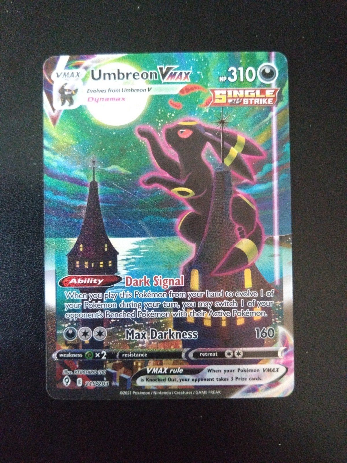 Umbreon VMAX Alt Art (215/203) Pokémon kaart, Ophalen of Verzenden, Zo goed als nieuw, Losse kaart, Foil