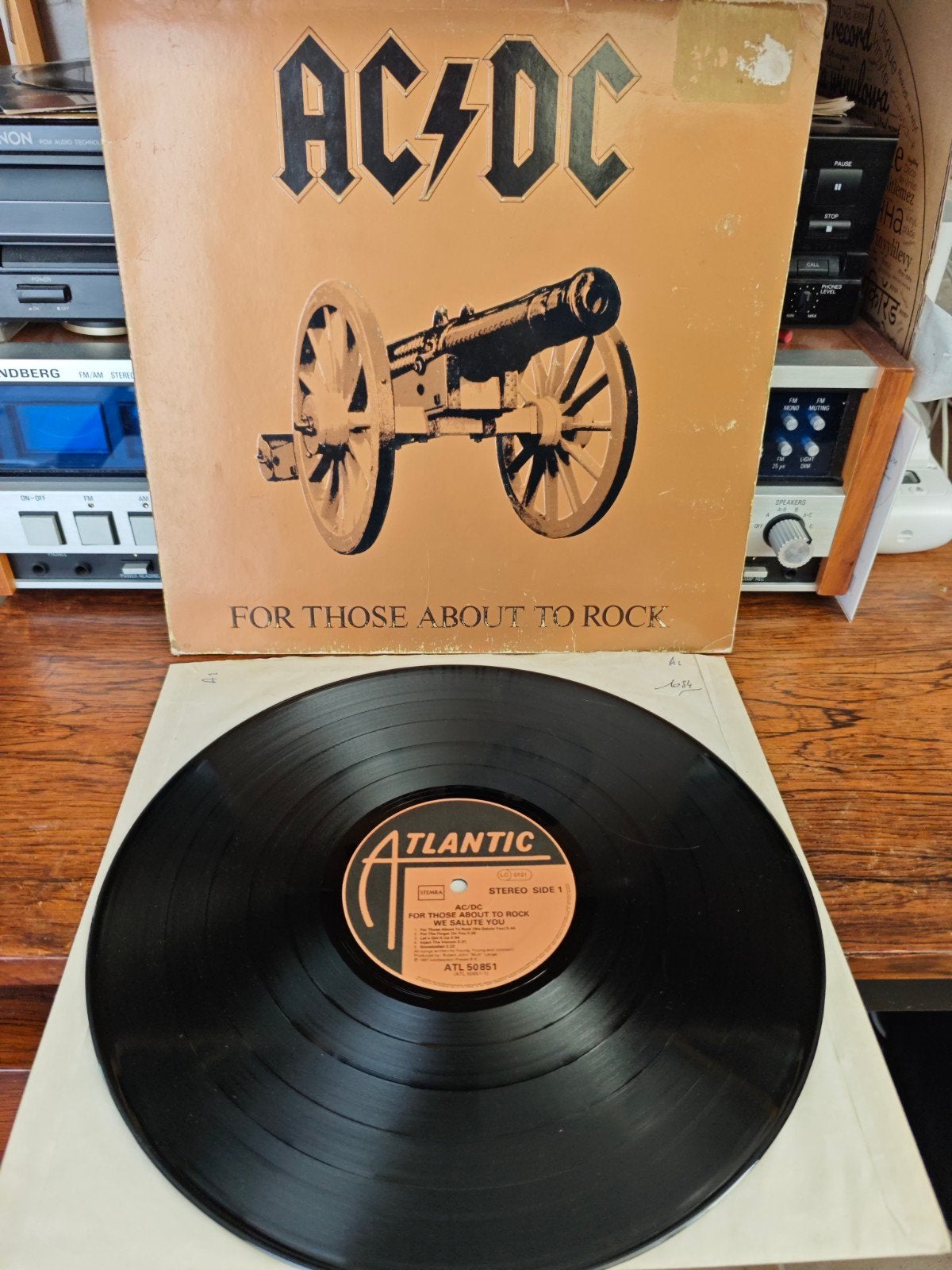 AC/DC - For Those About To Rock (We Salute You) LP, Cd's en Dvd's, LP, Gebruikt, Hard Rock, Ophalen of Verzenden
