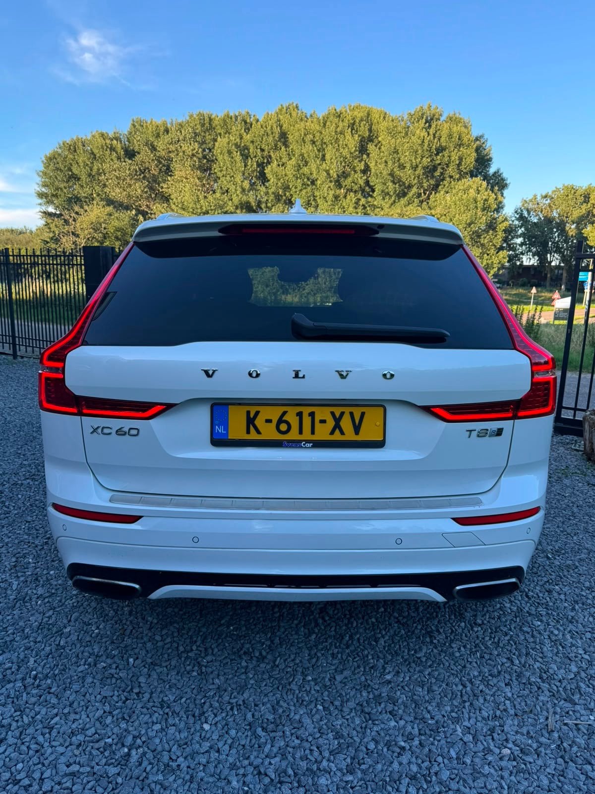 Volvo XC60 2.0 T8 Twin Engine AWD R-Design / Panorama Dak /, Automaat, Gebruikt, Euro 6, 320 pk