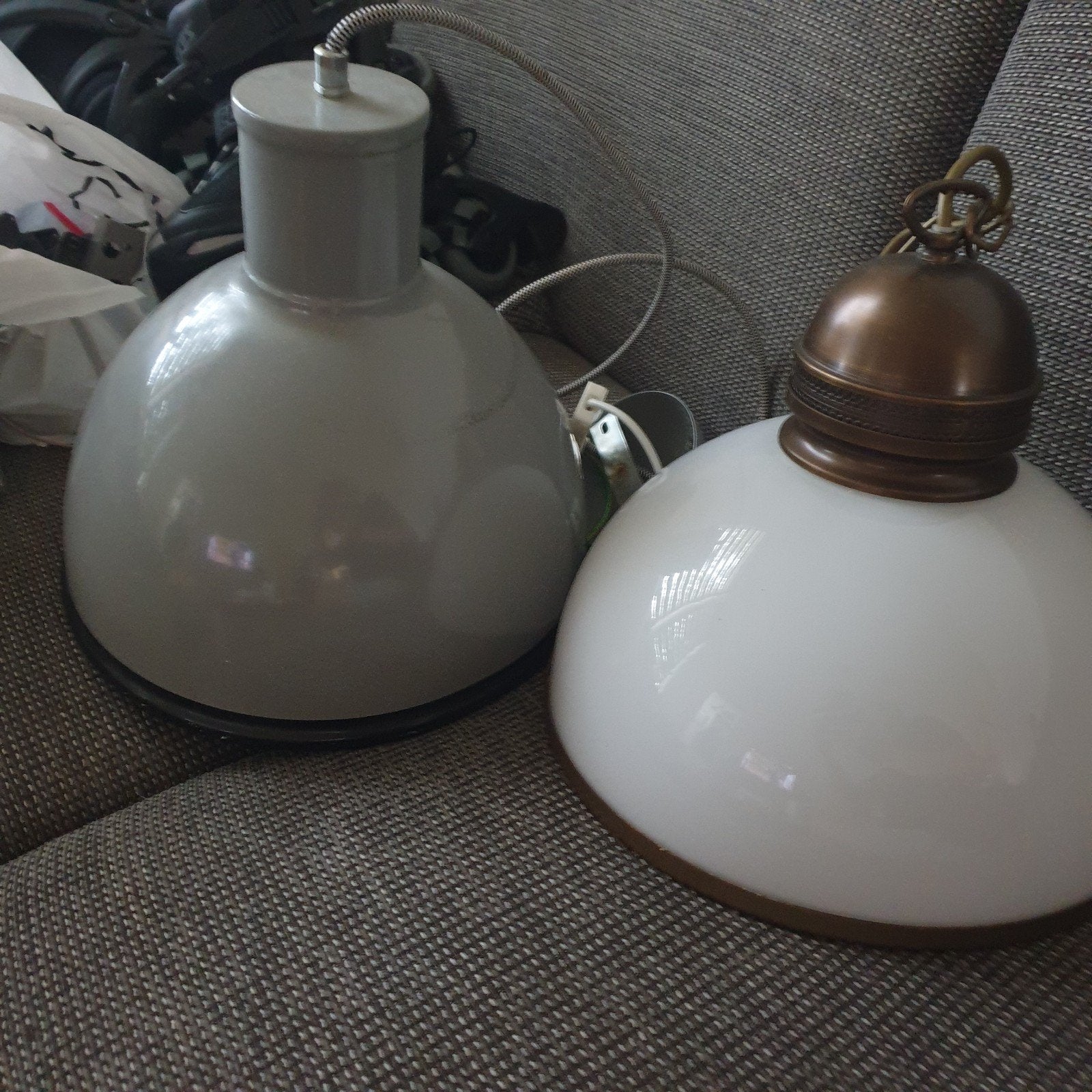 Set van 2 vintage hanglampen - grijs en wit, Ophalen of Verzenden, Gebruikt, Glas, Vintage, Retro, Industrieel