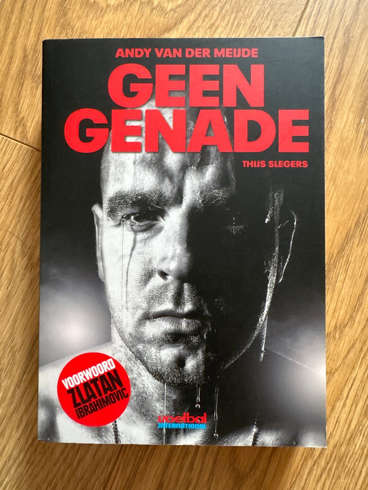 Geen Genade - Andy van der Meijde (Voetbalbiografie), Ophalen of Verzenden, Zo goed als nieuw, Sport