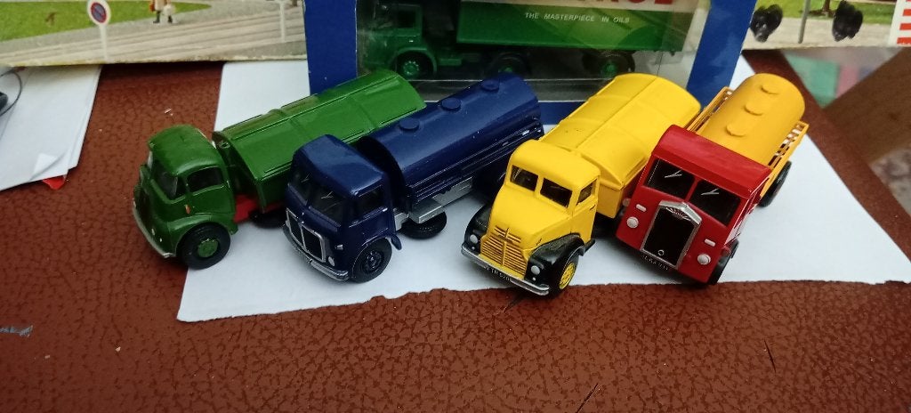 corgi Base-Toys 1:76 set van 5 stuks €12,50, Ophalen, Zo goed als nieuw, Bus of Vrachtwagen, Corgi