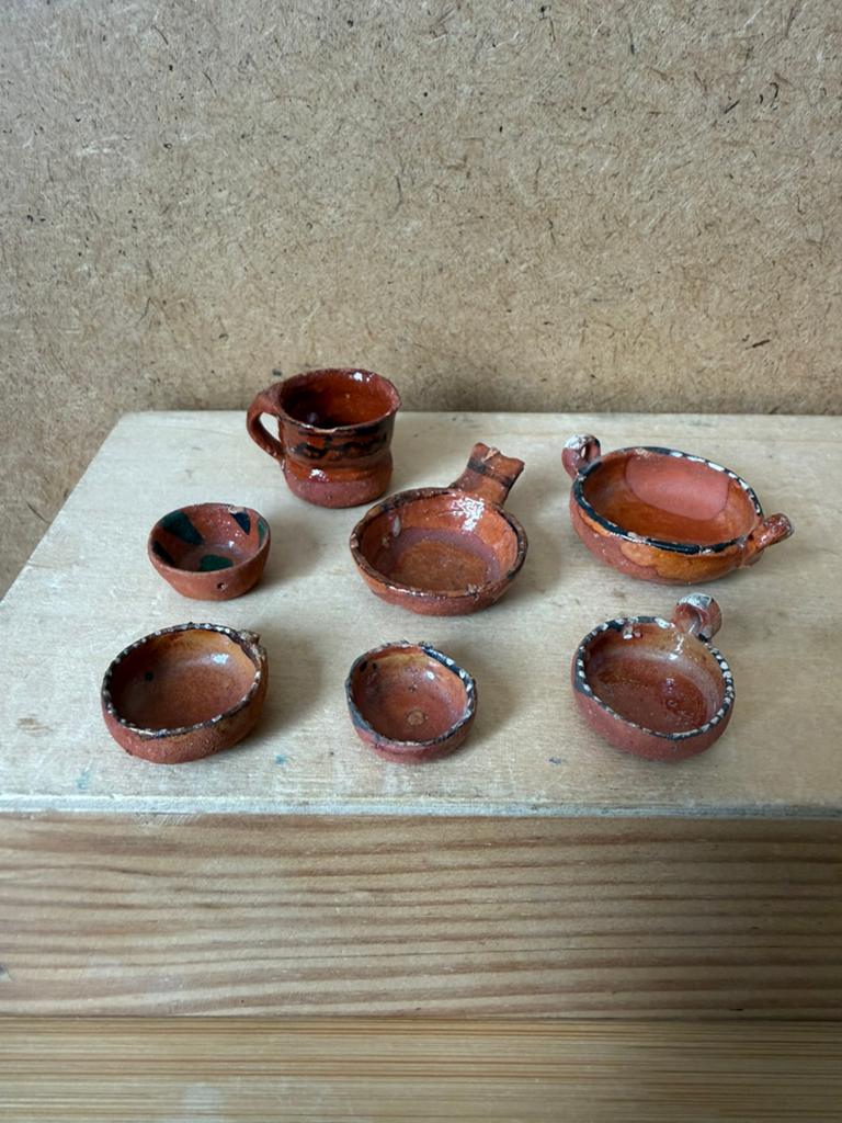 Set schalen - handwerk keramiek - maat op foto, Verzamelen, Poppenhuizen en Toebehoren, Ophalen of Verzenden, Zo goed als nieuw