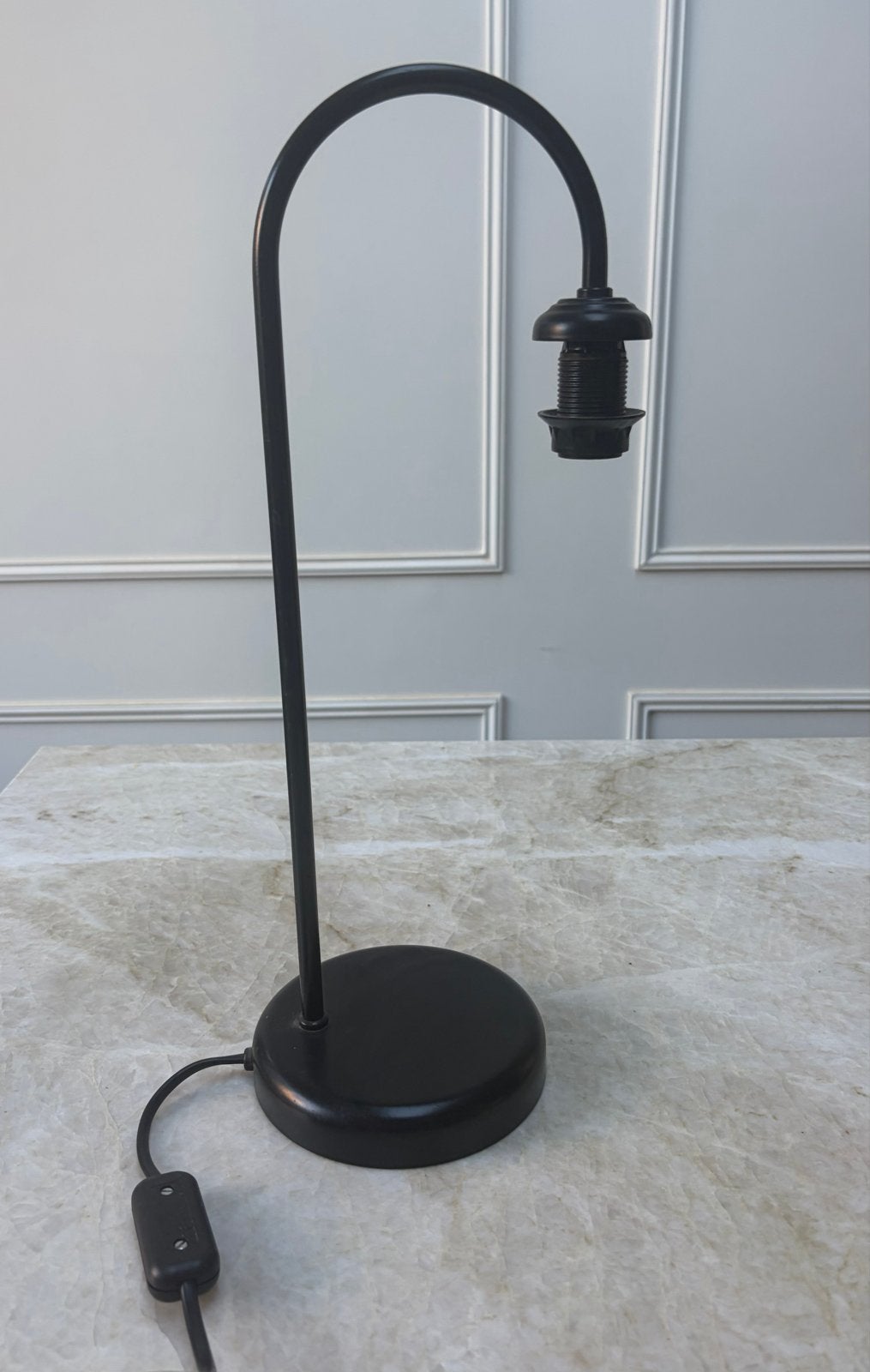 Zwarte moderne tafellamp, Met schakelaar, Zo goed als nieuw, Zwart, Modern