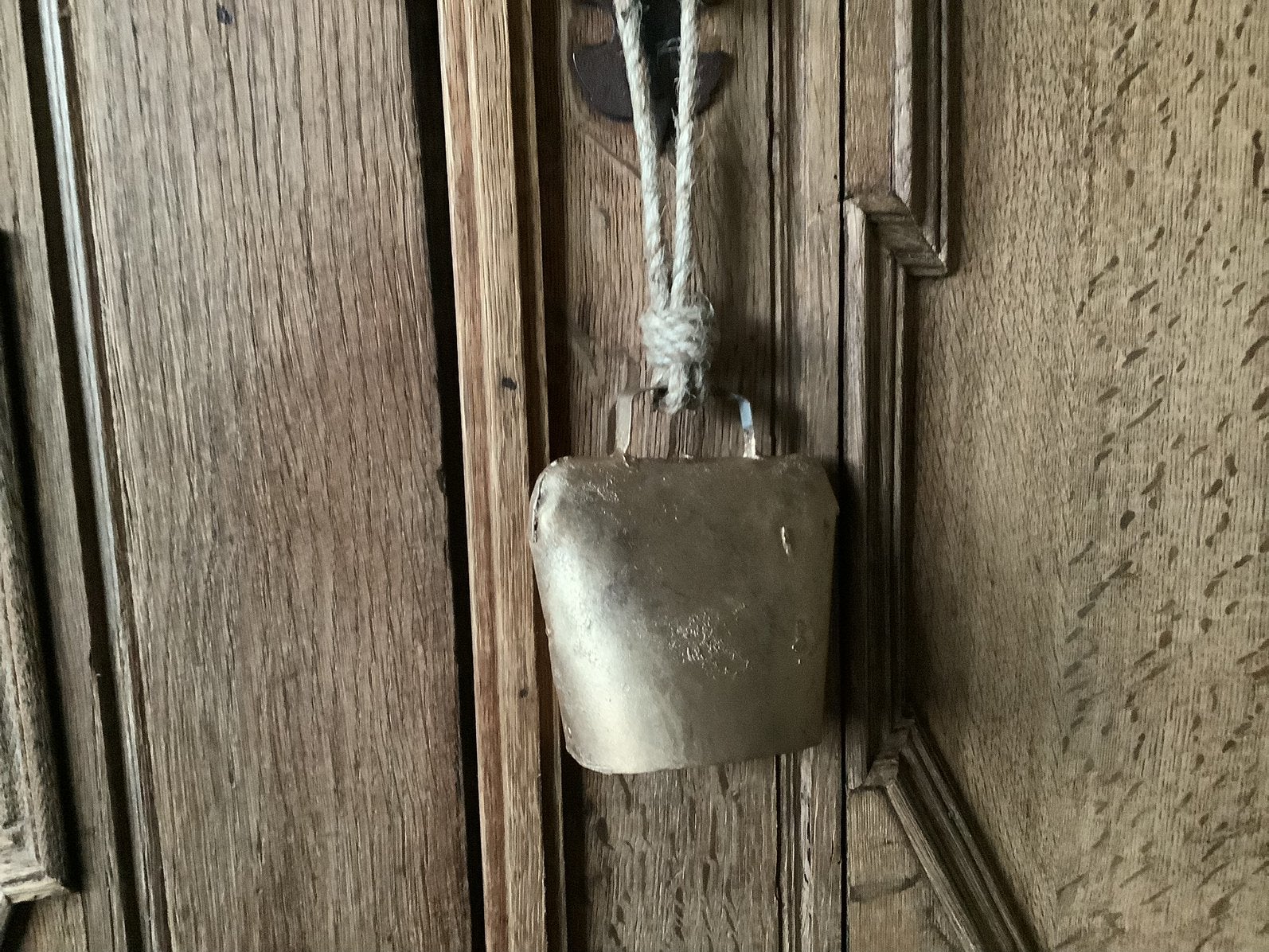 NIEUW koe bel koebel met klepel oud goudkleurig, Ophalen of Verzenden, Nieuw
