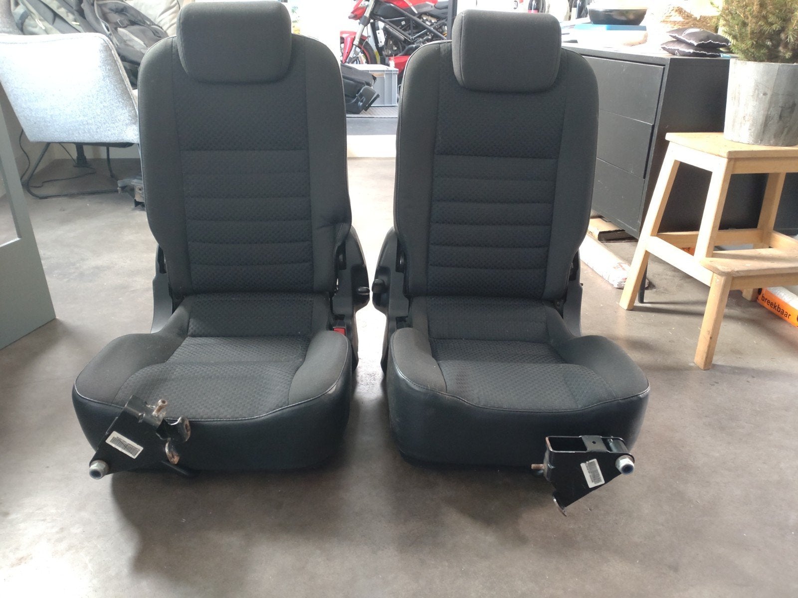 Land Rover Defender Puma 2e en 3e zitrij incl vloerbekleding, Ophalen, Gebruikt, Land Rover