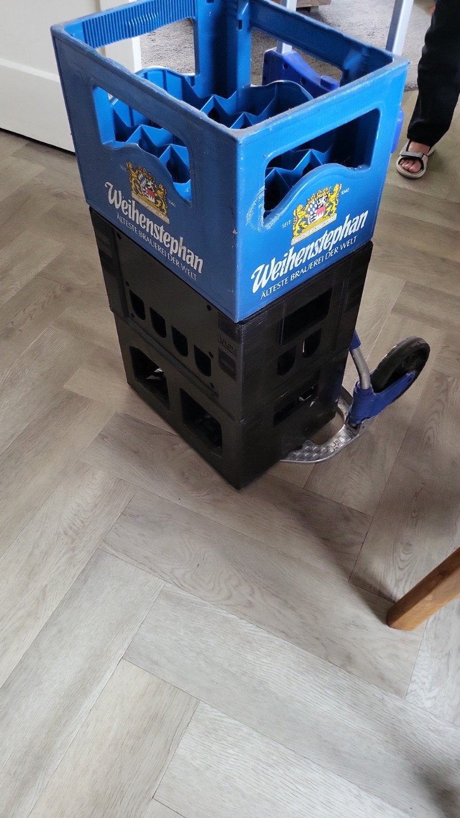 Drie lege kratjes gratis af te halen, Ophalen