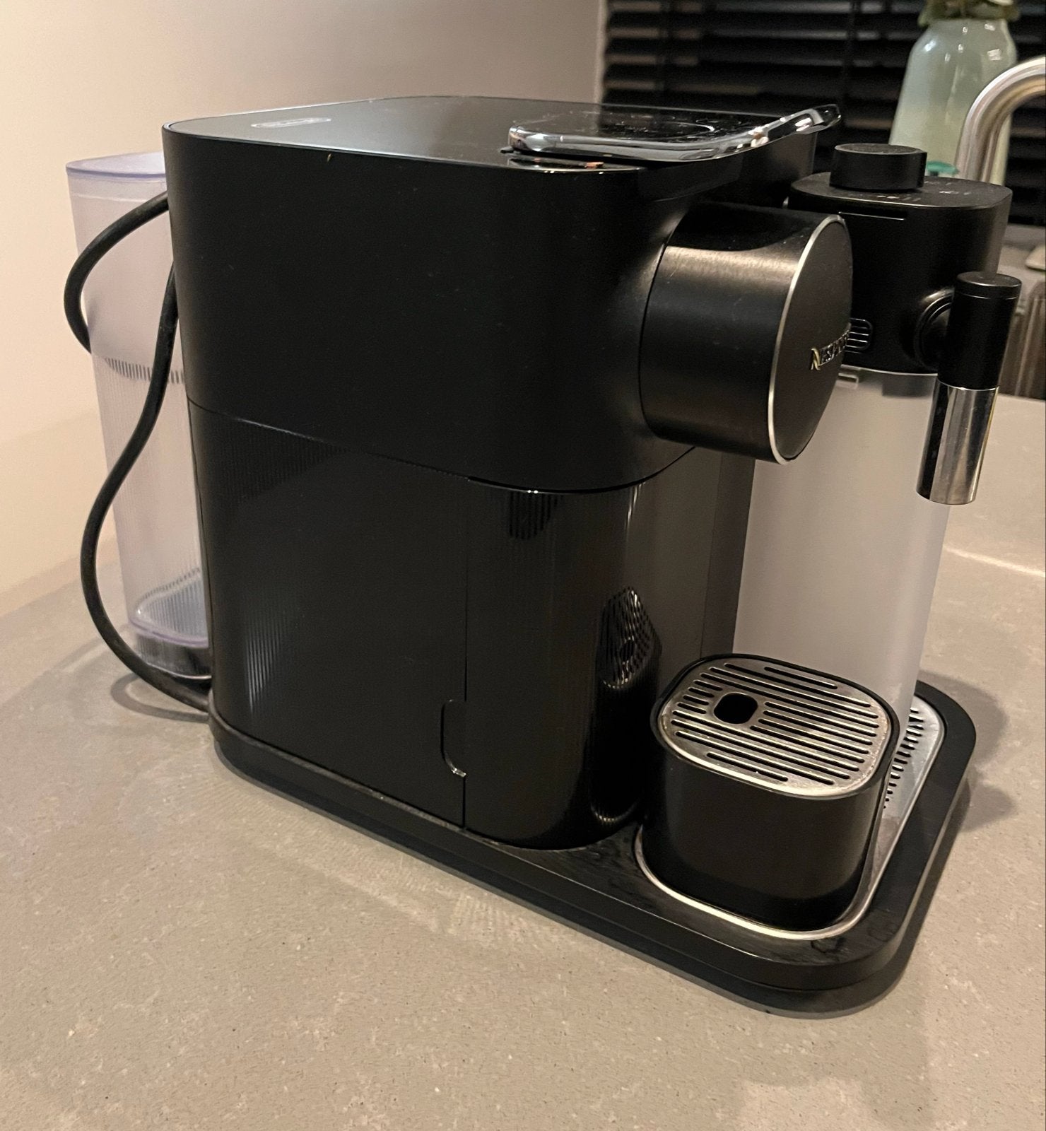 Nespresso De'Longhi EN640.B met defect - Gratis af te halen, Ophalen, Niet werkend, Koffiemachine, Koffiepads en cups