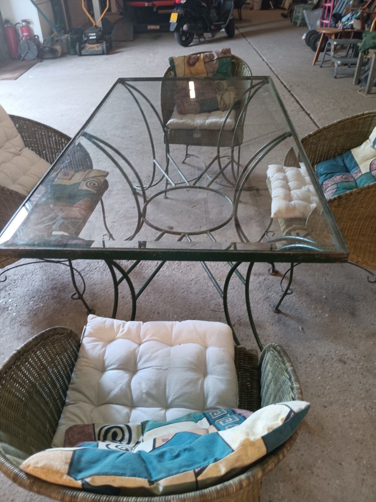 Tuinset met glazen tafel en 4 rieten stoelen, Gebruikt, Overige kleuren, Klassiek, Tuin, Terras, Ophalen of Verzenden