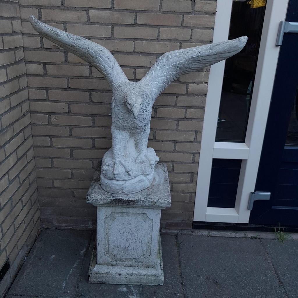 Tuinbeeld Adelaar, Ophalen