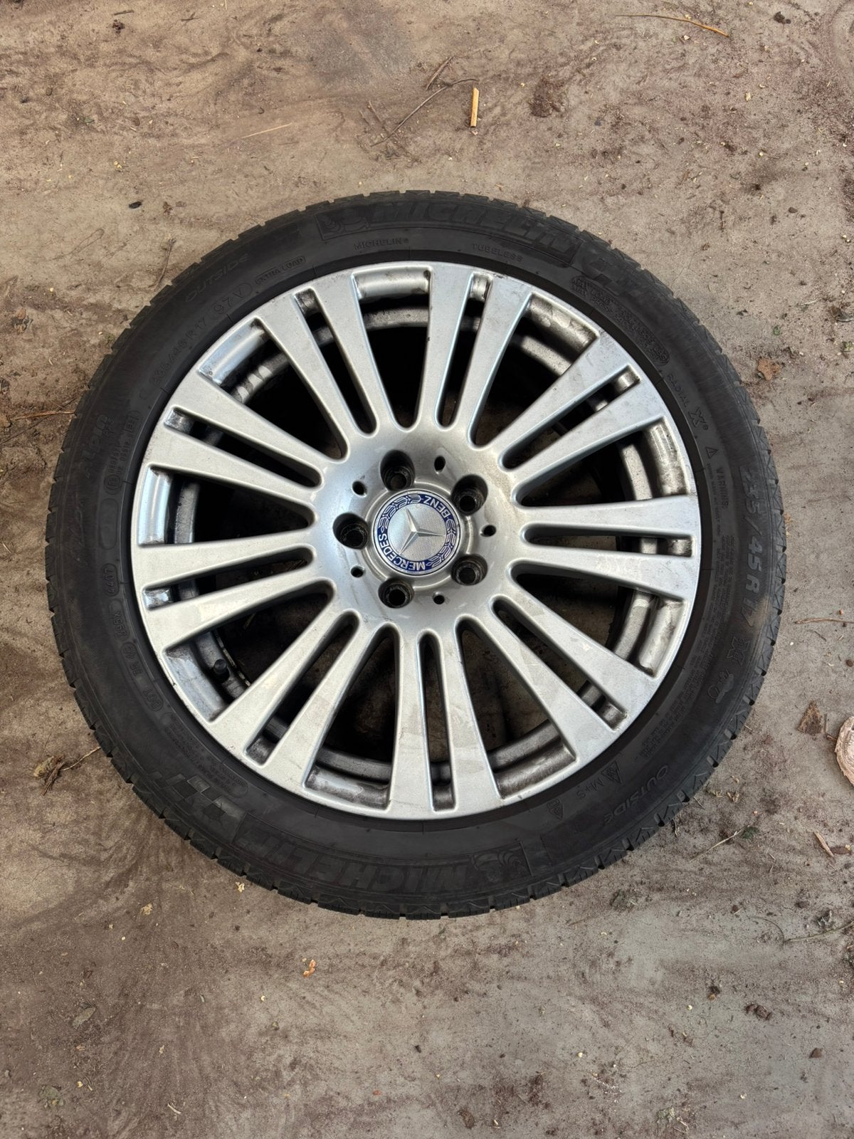 Mercedes Velgen met banden 17inch 235/45R17, Ophalen, Gebruikt, 17 inch, Winterbanden