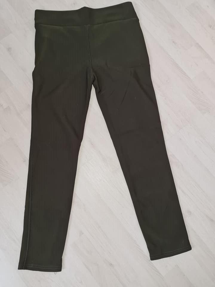 Donkergroene broek met knoopdetails maat L, Maat 42/44 (L), Ophalen of Verzenden, Zo goed als nieuw, Lang