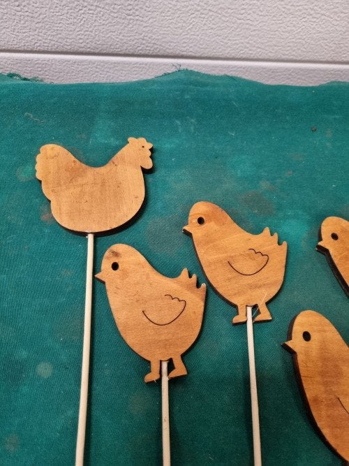 decoratie kippen en kuikens op stok van hout, Ophalen of Verzenden, 'T Olde Gre-j, Info@toldegrej.nl, Endepoelstraat 20f Didam