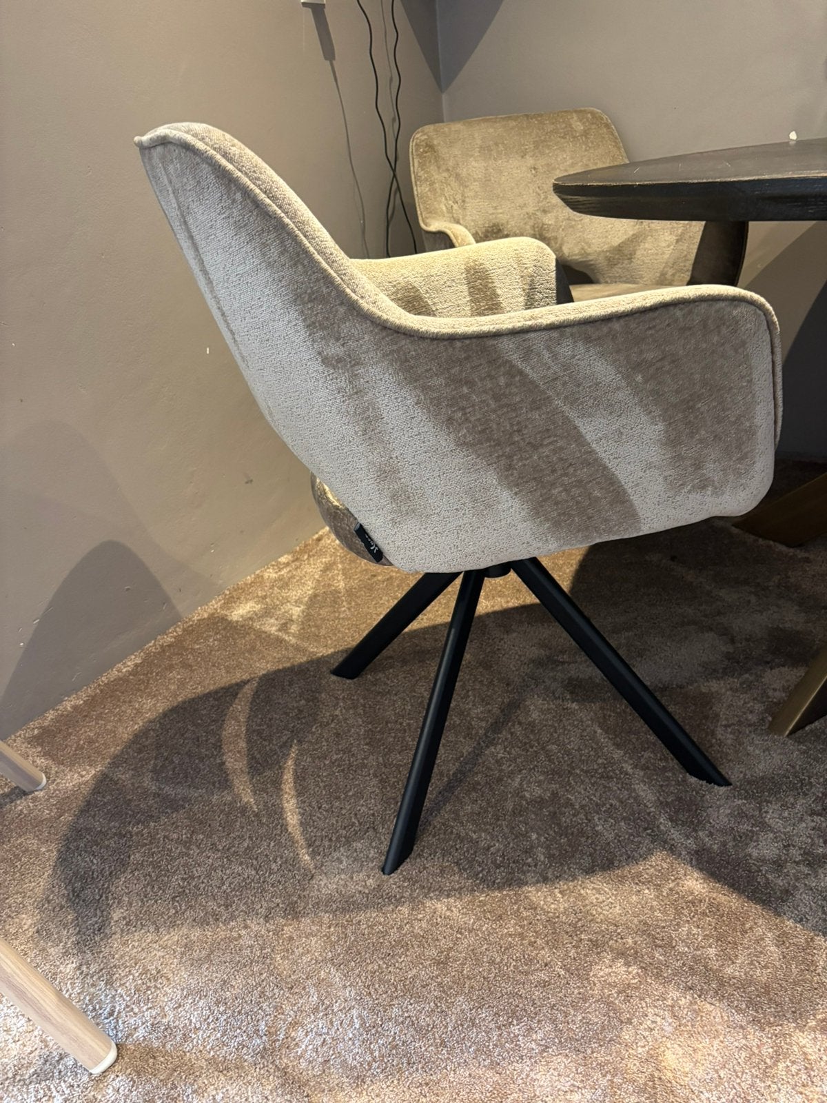 Stoelen, Ophalen, Zo goed als nieuw