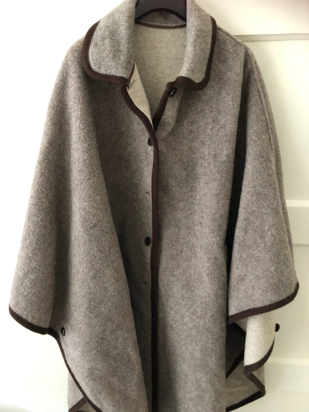 Te koop: wollen wintercape, beige, maat 38/40, Ophalen of Verzenden, Zo goed als nieuw, Maat 38/40 (M), Beige