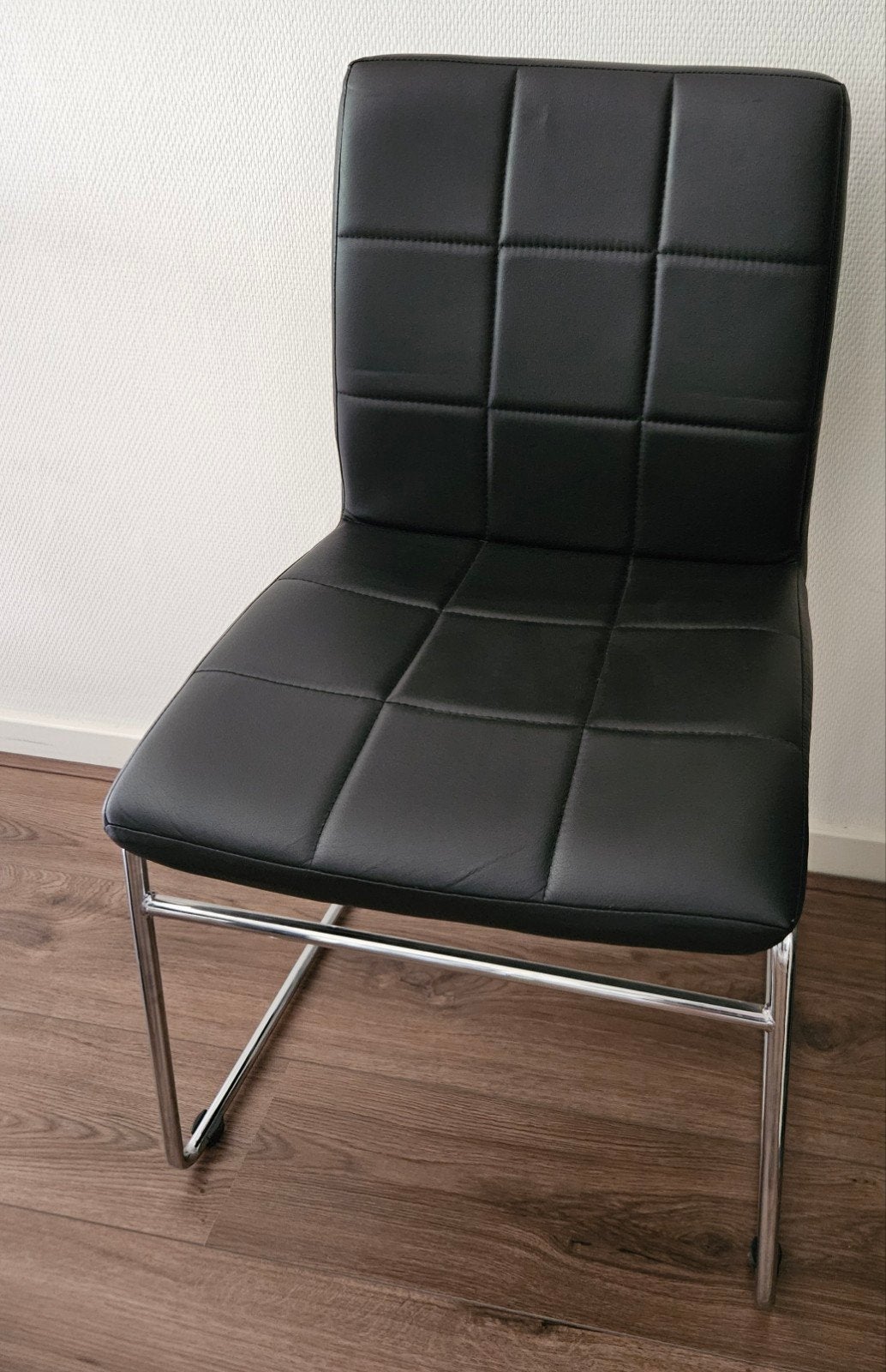 3 Jysk stoelen - Zwart met chromen onderstel (Samen voor€60), Huis en Inrichting, Ophalen, Drie, Zwart, Zo goed als nieuw