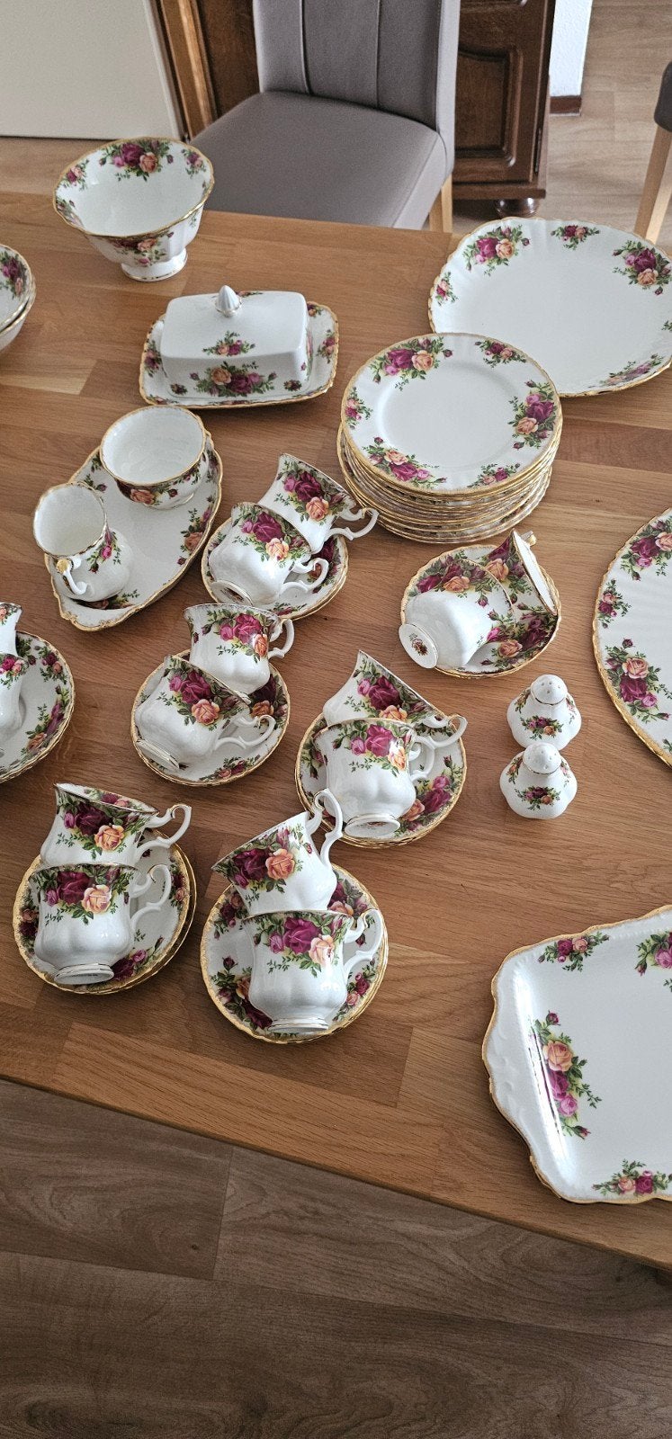 TE KOOP MOOI ROYAL ALBERT SERVICE OLD COUNTRY ROSES, Antiek en Kunst, Ophalen