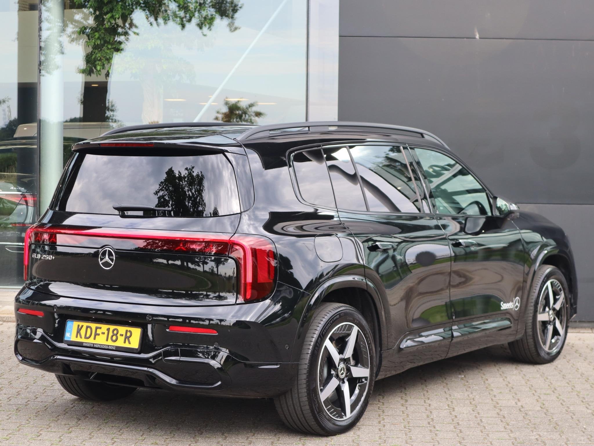 Mercedes-Benz GLB 250+ Business Solution AMG 85.5 kWh l Trek, Achterwielaandrijving, Zwart, 607 km, Origineel Nederlands