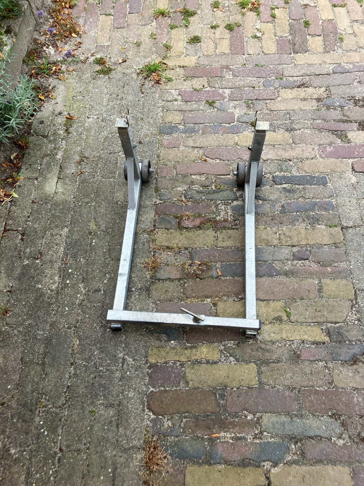 Motorfiets paddockstand achterwiel, Ophalen, Gebruikt