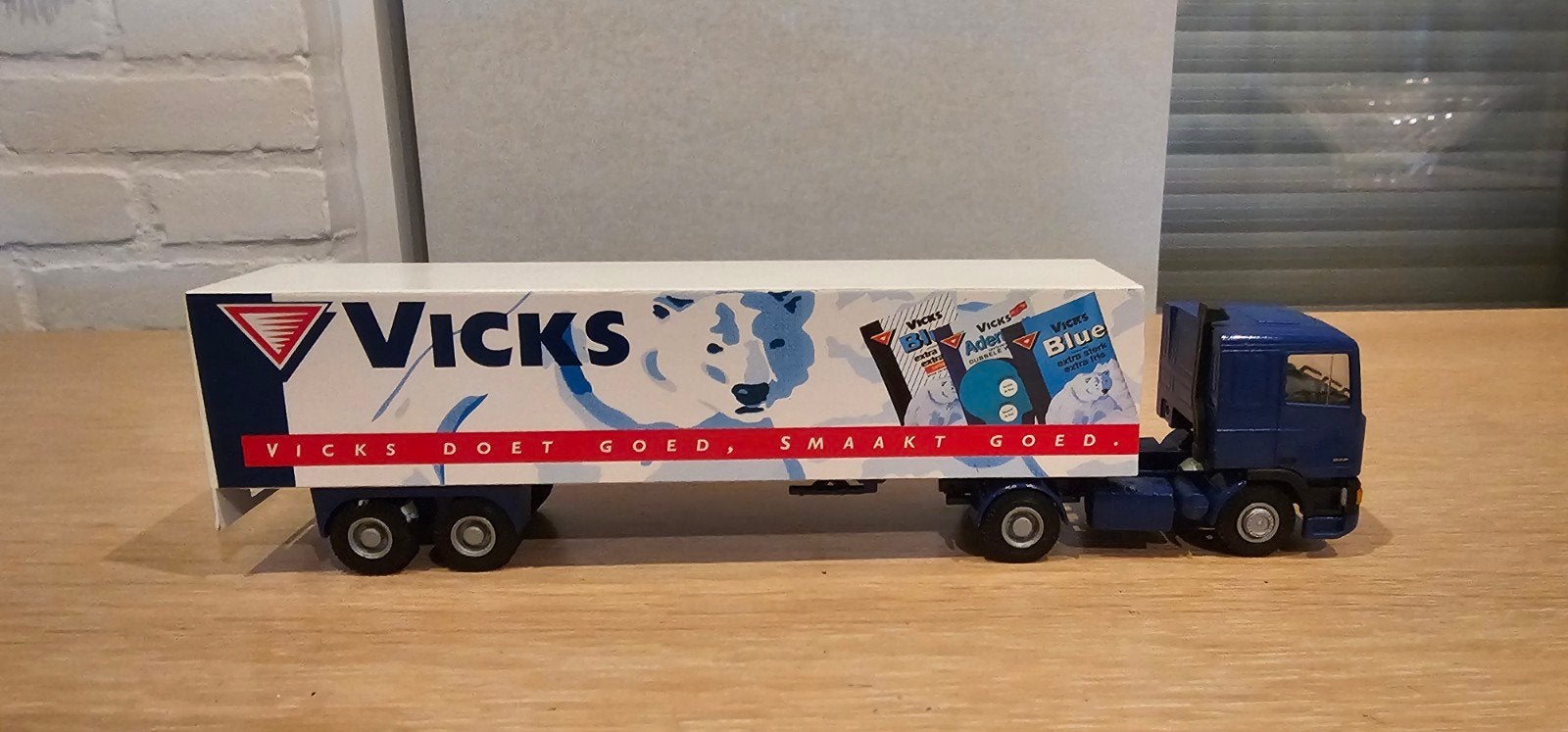 TE KOOP MOOIE LIONTOYS DAF 95 400 ATI VICKS BlUE  SCHAAL1:50, Ophalen of Verzenden, Zo goed als nieuw, Bus of Vrachtwagen, Lion Toys