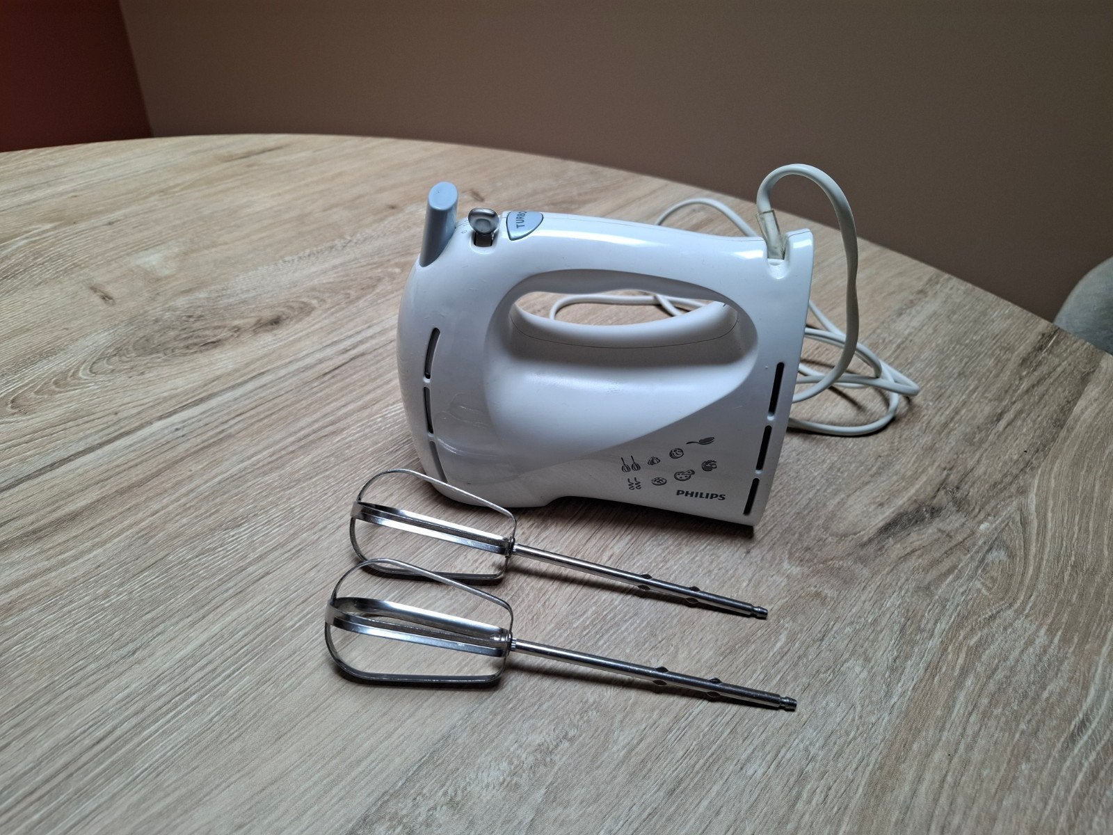 Philips Handmixer met Gardes - Wit, Witgoed en Apparatuur, Keukenmixers, Ophalen of Verzenden, Gebruikt, 3 snelheden of meer
