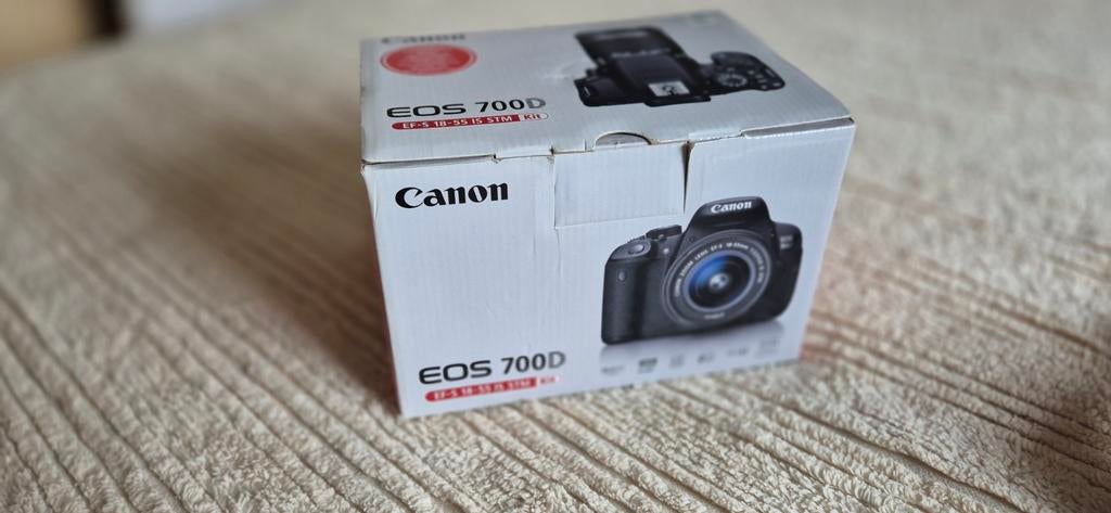 Canon EOS 700D Spiegelreflexcamera met EF-S 18-55 IS STM, Ophalen, Spiegelreflex, Canon, Zo goed als nieuw