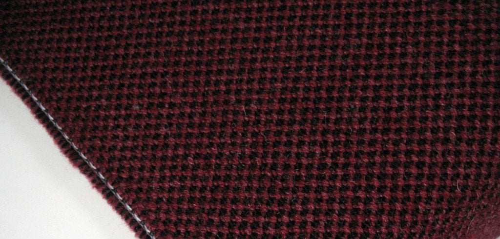 Kvadrat Skifer 2 640 rozerood op zwart; 4 meter meubelstof, Hobby en Vrije tijd, Wol, 120 cm of meer, Ophalen of Verzenden, Roze