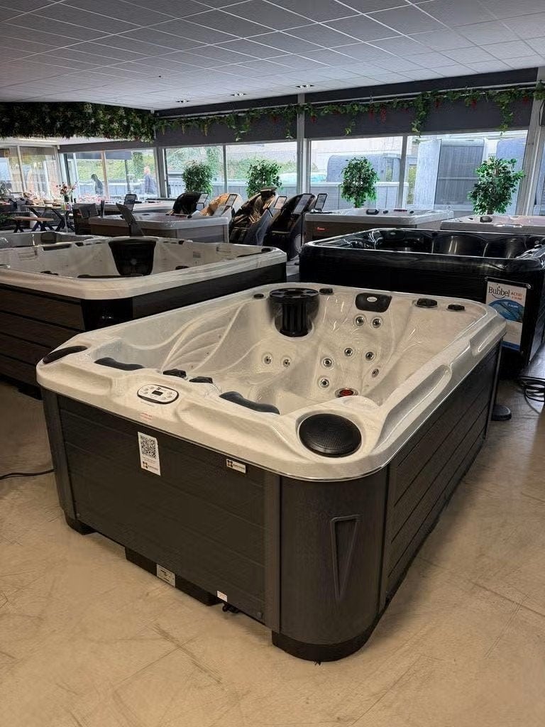 Showmodel - nieuw - Spa/ Jacuzzi 3 pers. 220V