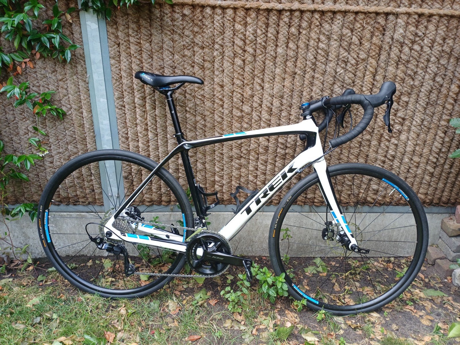 Trek Domane 4.0, Fietsen en Brommers, 28 inch, Carbon, Zo goed als nieuw, Meer dan 20 versnellingen