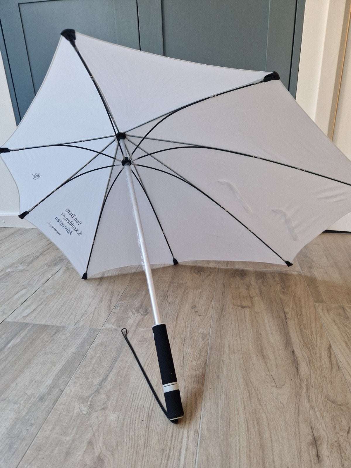 witte Storm paraplu, Ophalen of Verzenden, Zo goed als nieuw, Wit