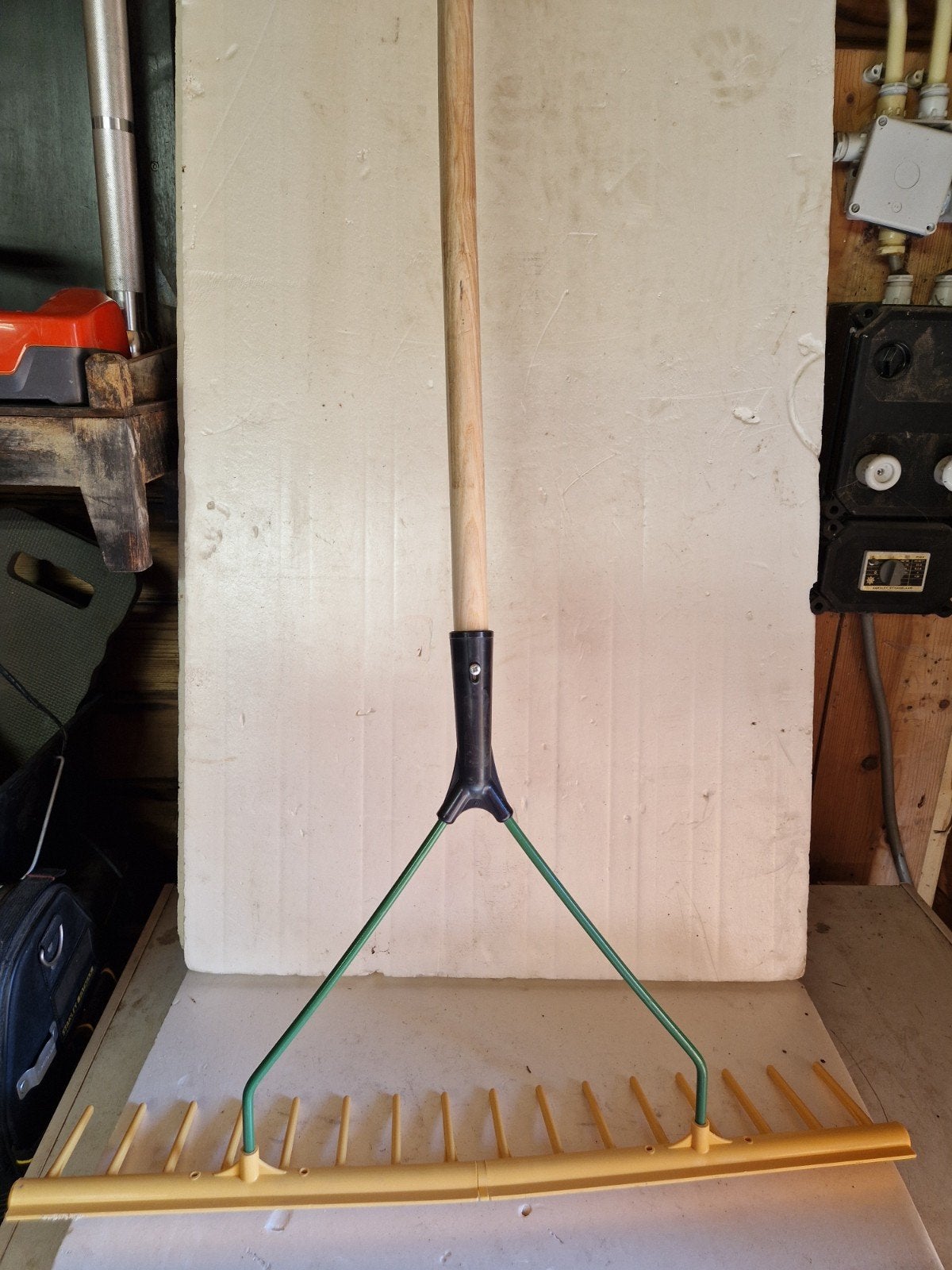 Hark met houten steel en kunststof tanden, Ophalen, Nieuw, Hark