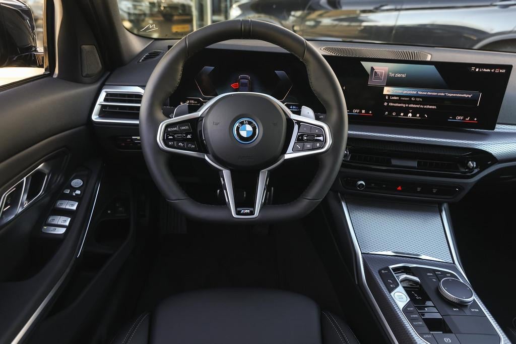 BMW 3 Serie 330e M Sport Automaat / Sportstoelen / Achteruit, Automaat, 1998 cc, Achterwielaandrijving, Zwart