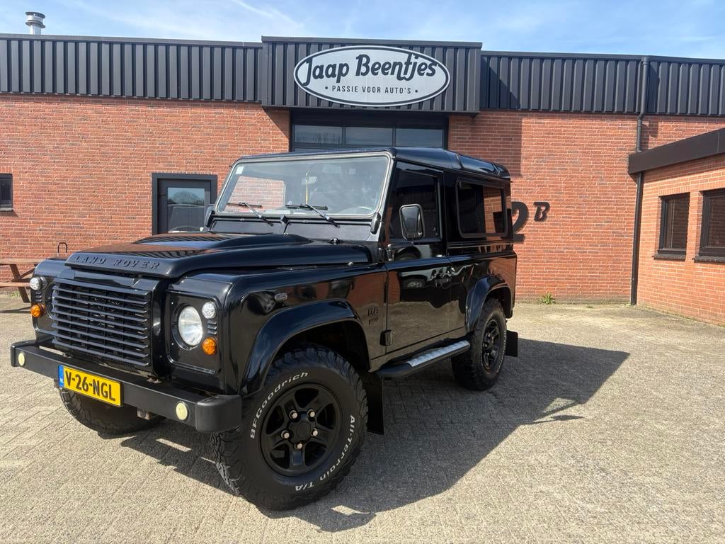 Te koop Land Rover Defender Puma in zeer nette staat 2008, Auto's, Zwart, Leder en Stof, Vierwielaandrijving, Sound system