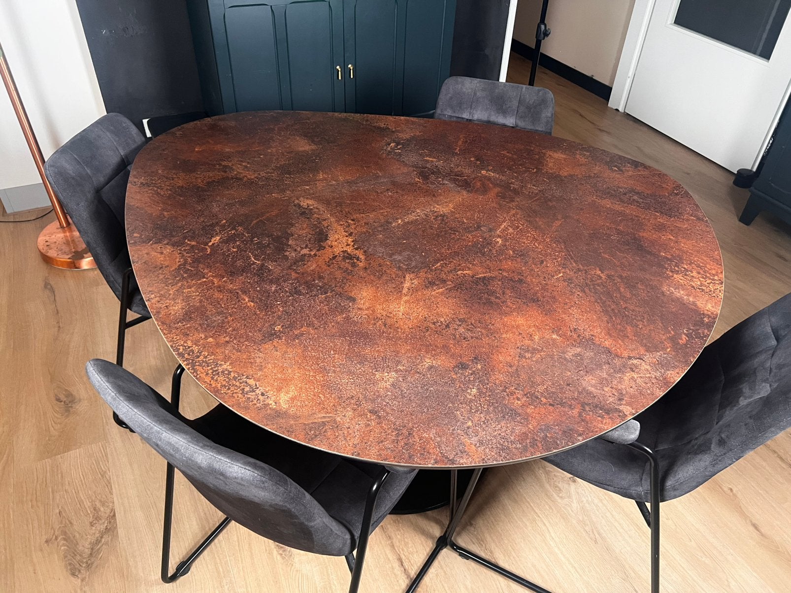 Movani Piedra design eettafel 130x150, Huis en Inrichting, Ophalen of Verzenden, Zo goed als nieuw, Rond, 100 tot 150 cm