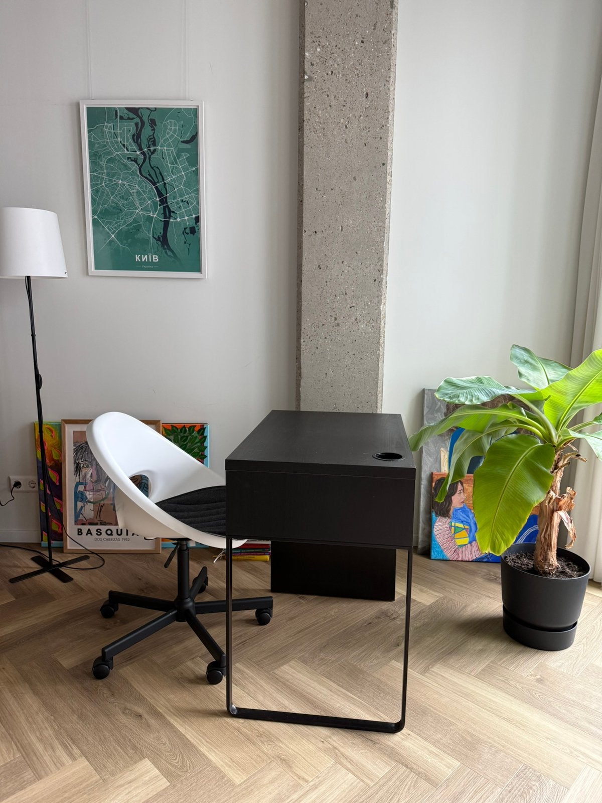 IKEA MICKE desk + LOBERGET/MALSKÄR chair, Ophalen, Zo goed als nieuw