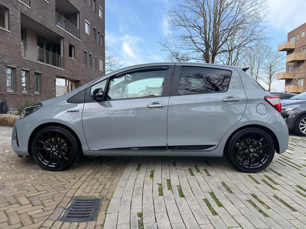 Toyota Yaris 1.5 Full Hybrid 100pk 5D Aut 2019 gr sport, Auto's, Toyota, 1497 cc, 40 €/maand, 4 cilinders, Bedrijf